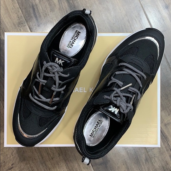 MICHAEL KORS OCTAVIA TRAINER TECH CANVAS BLACK - Picture 8 of 16